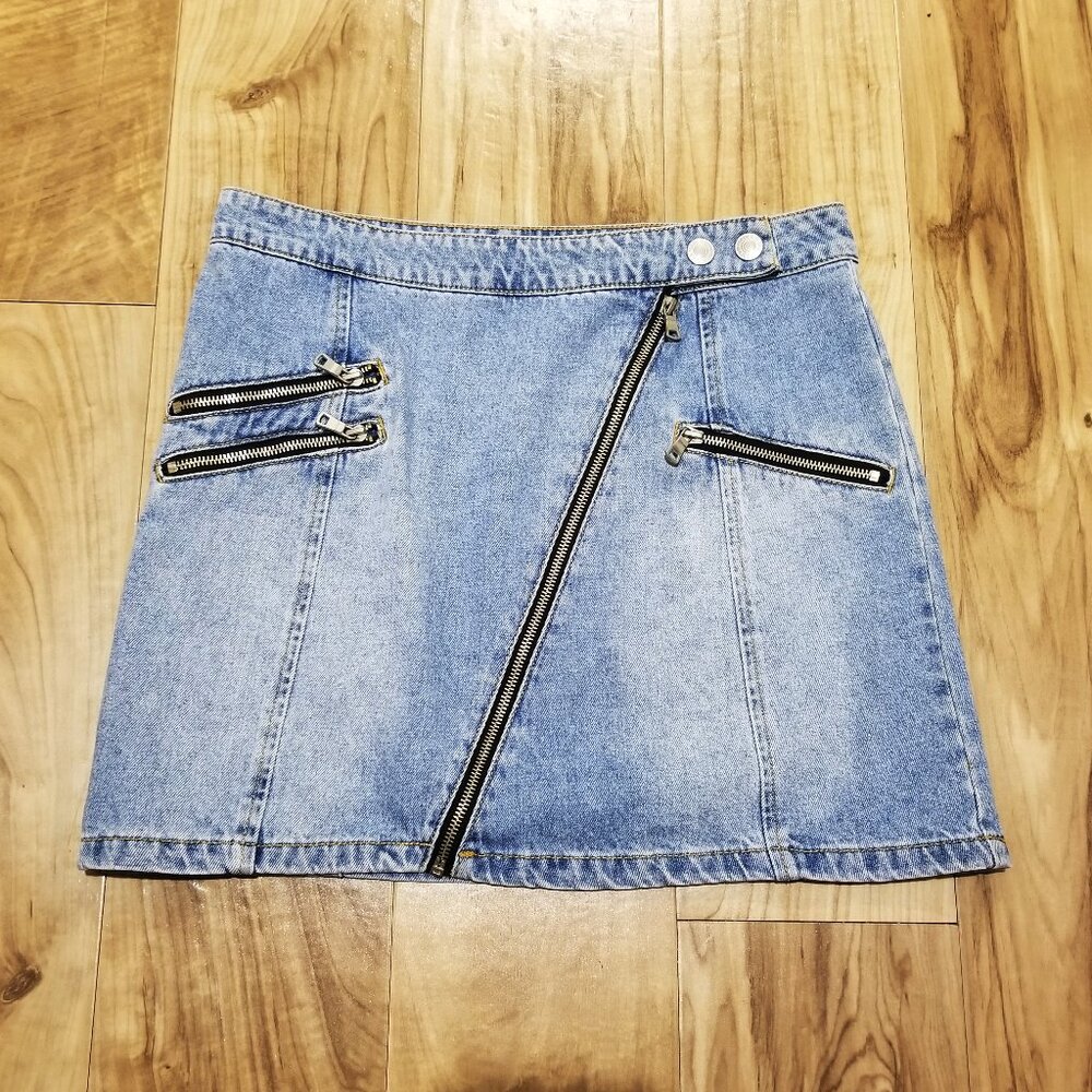 Forever 21 Moto Zipper Denim Mini Skirt M Asymmetric Light Wash Blue Jean
